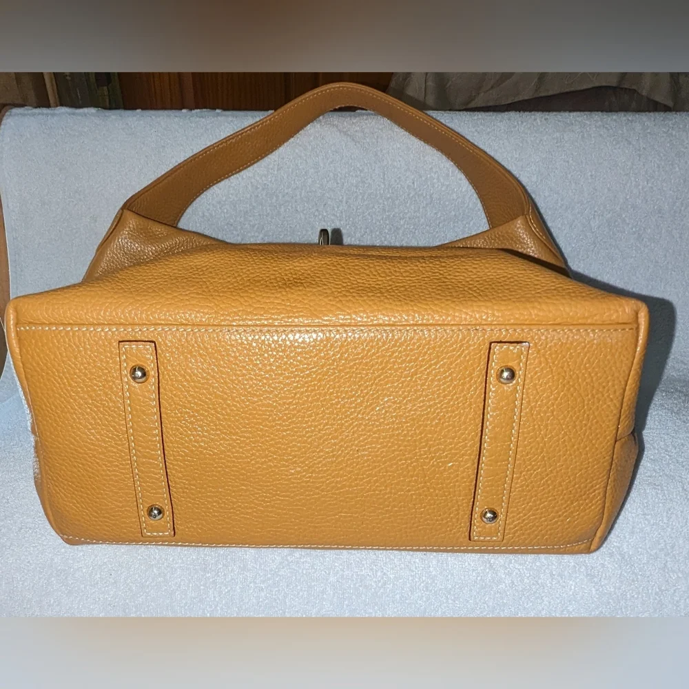 Dooney and Bourke signature pebbled logo sac bag